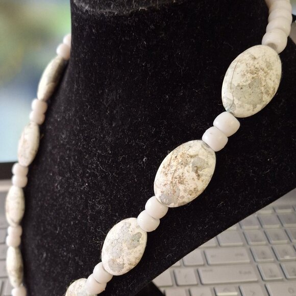 NECKLACE - Picture 2 of 3